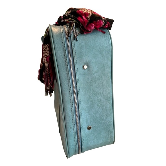 Vintage 1970s Blue Faux Leather Large Suitcase with‎ Buckle Front & Lock - Picture 3 of 9